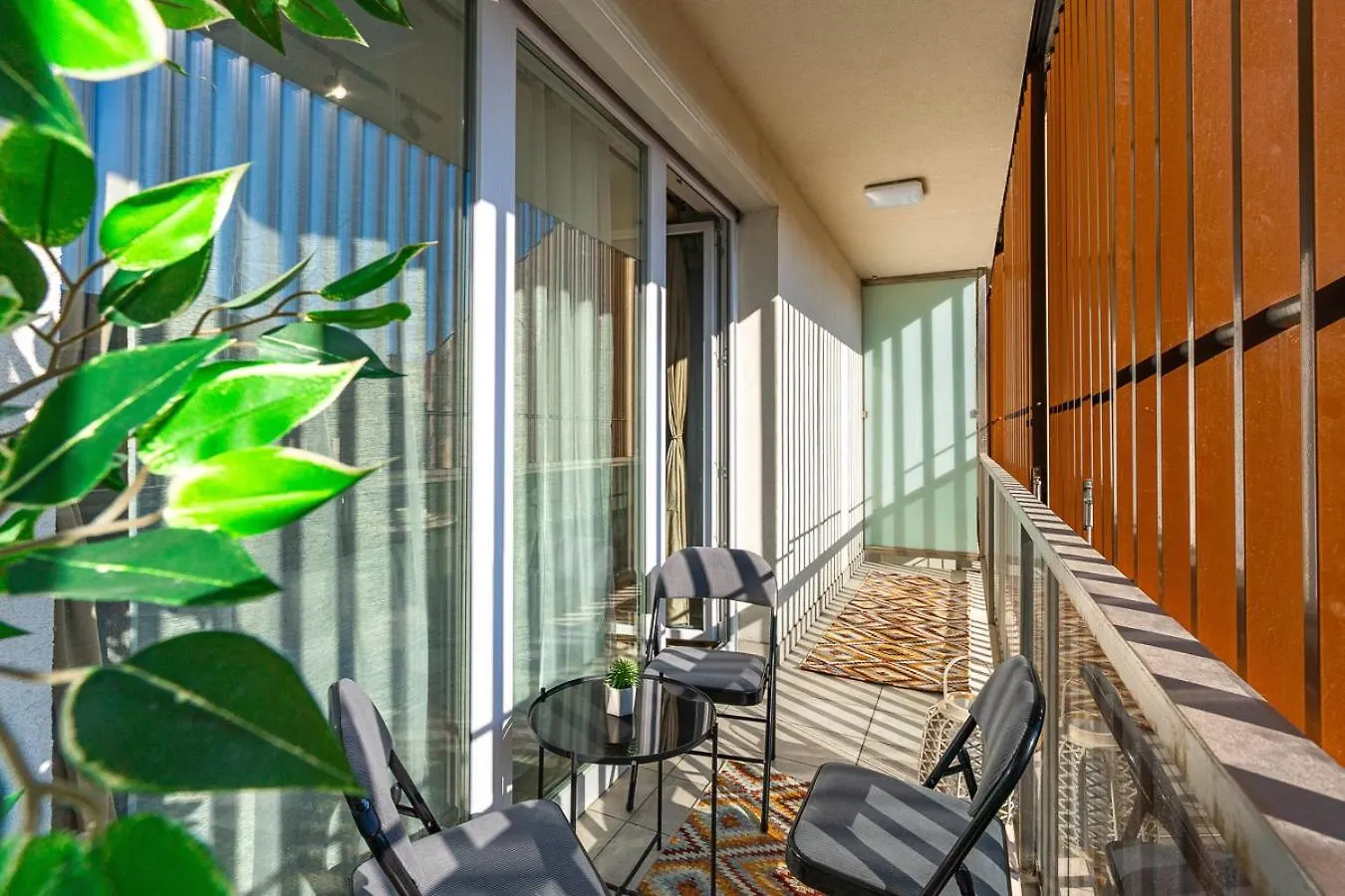 Modern Downtown Studio With A Sunny Terrace Boedapest Hongarije