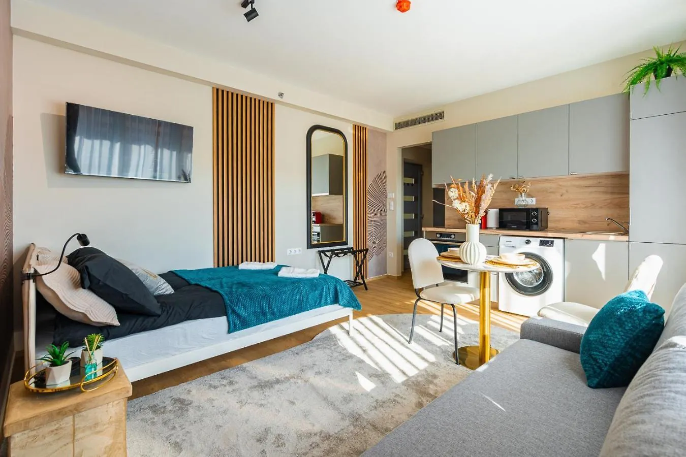 Modern Downtown Studio With A Sunny Terrace Budapest Apartment