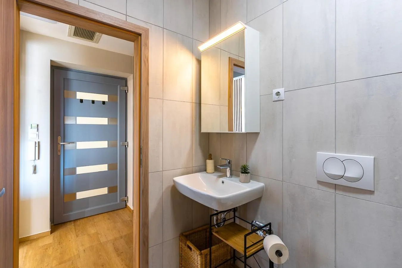 Modern Downtown Studio With A Sunny Terrace Budapest Apartment